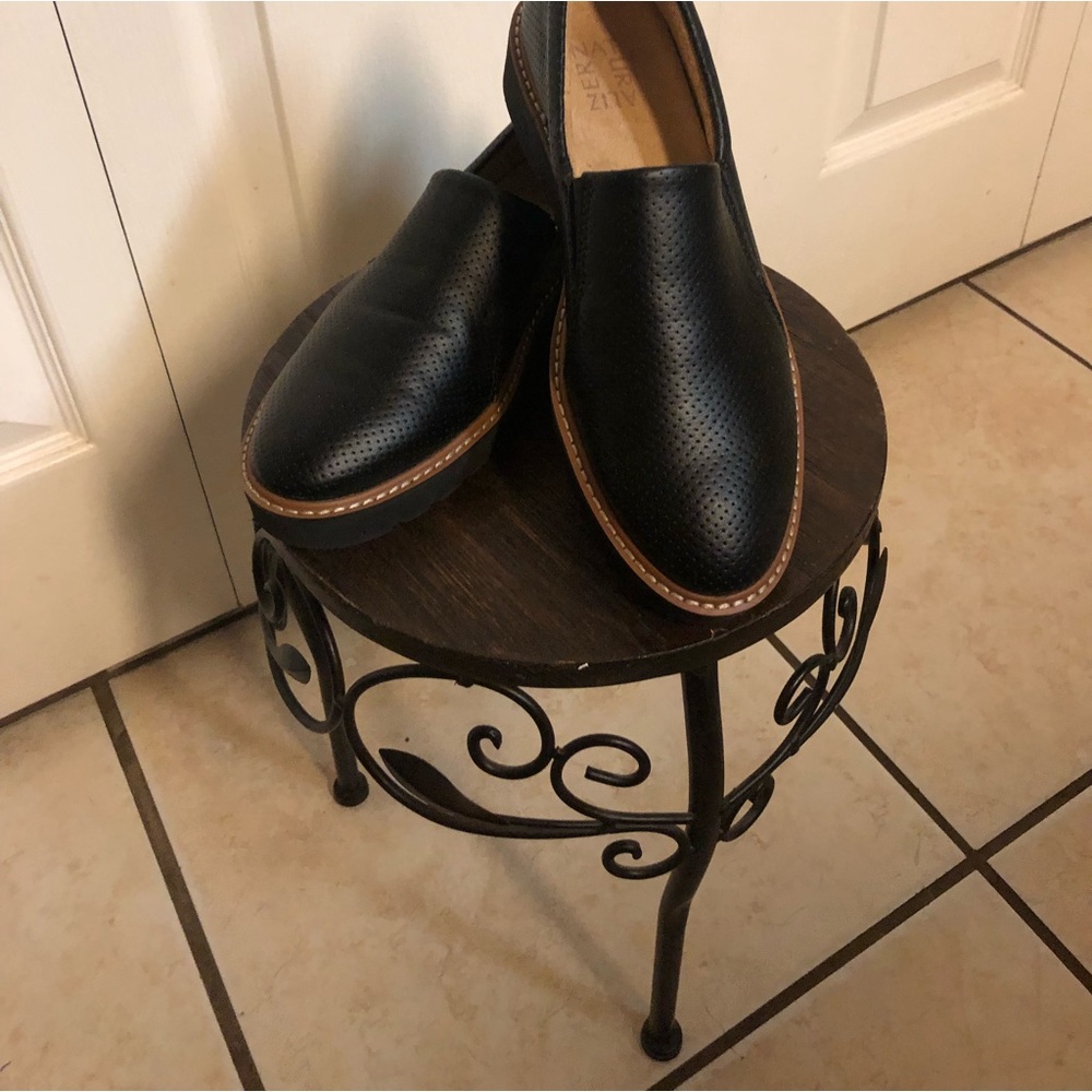Womens Naturalizer slip on shoes Size 8